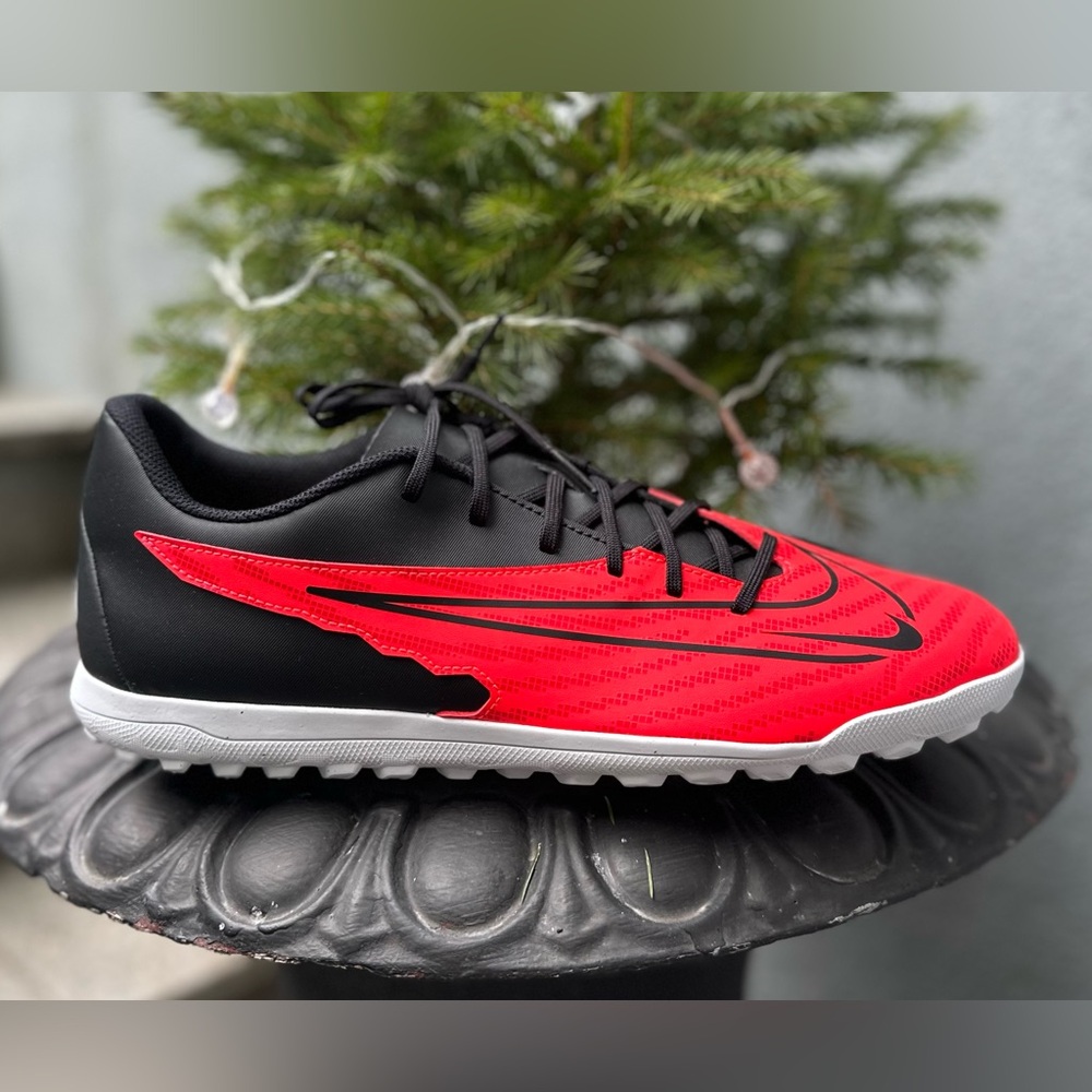 Soccer indoor shoes Nike Phantom GX Club TF mens brand new size 13 turf